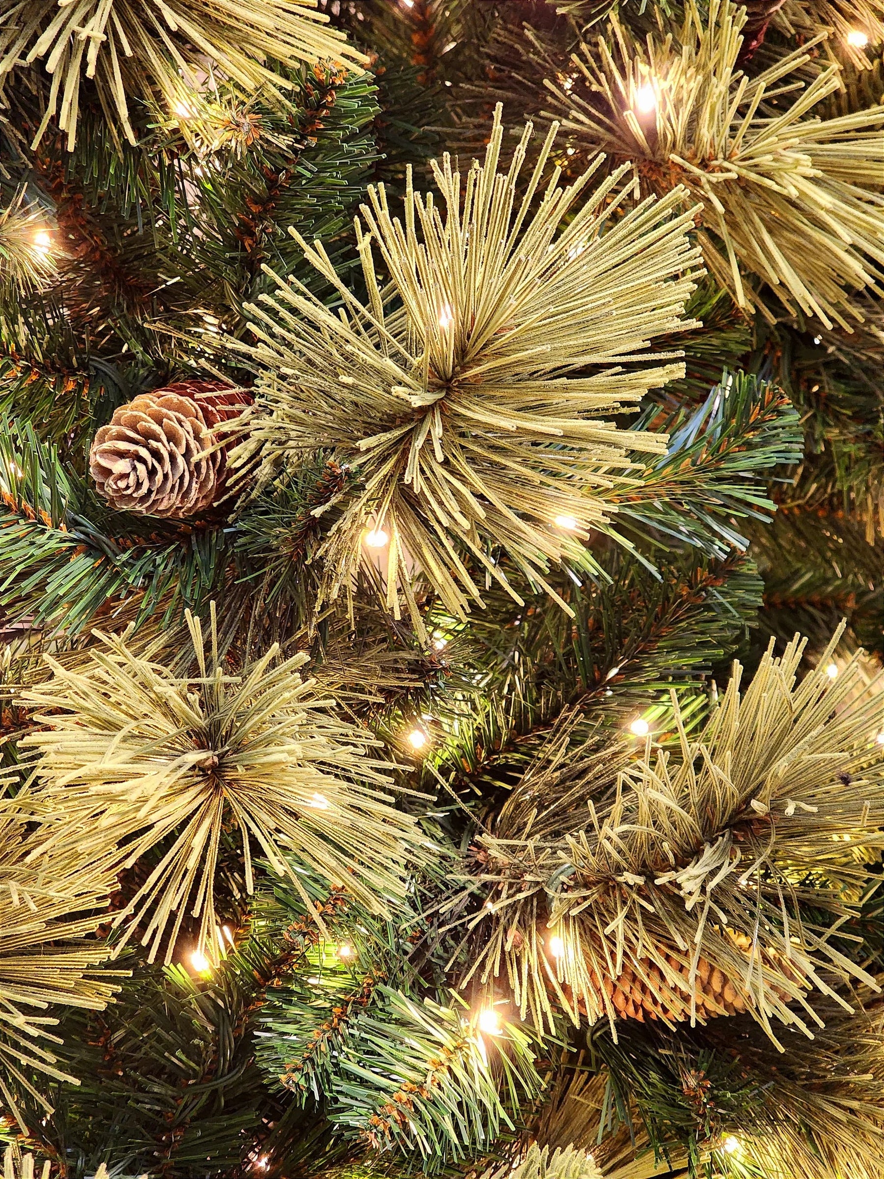 Árvore Pinheiro Colorado 2m • 1000 Galhos • 300 LEDs Warm Bivolt