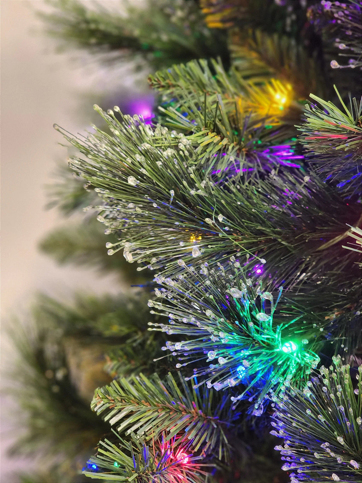 Árvore Realista Colorado 300 LEDs Bicolor 860 Galhos 2,10 cm Bivolt