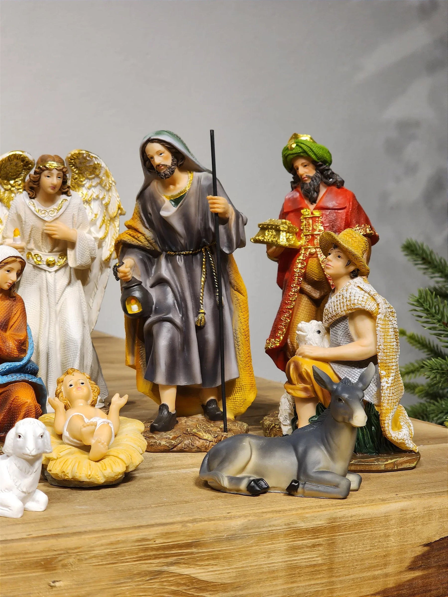 Presépio em Resina Colorido • 11 Peças • 18,5cm