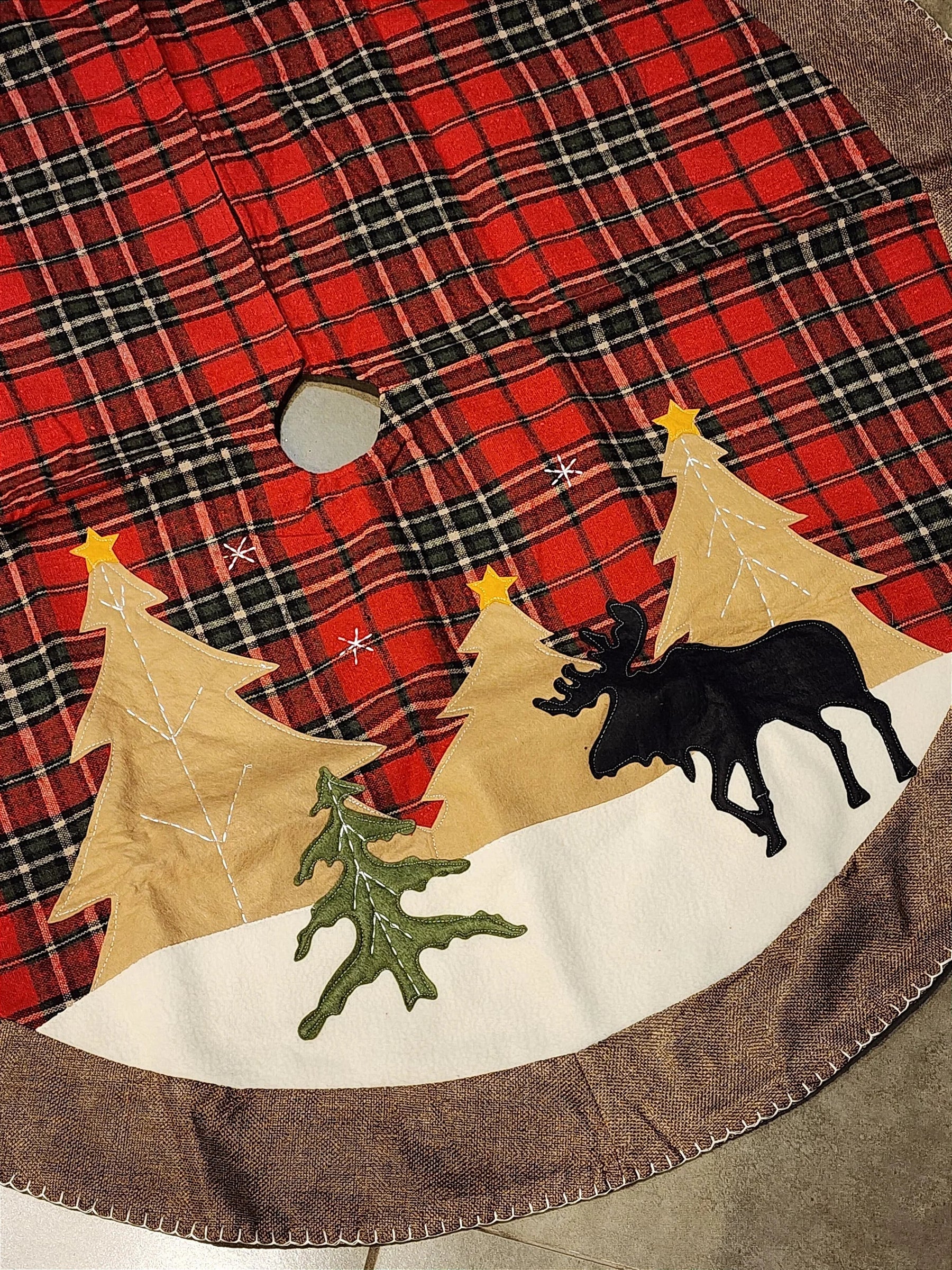 Saia de Árvore de Natal Xadrez Vermelho e Preto com Alce