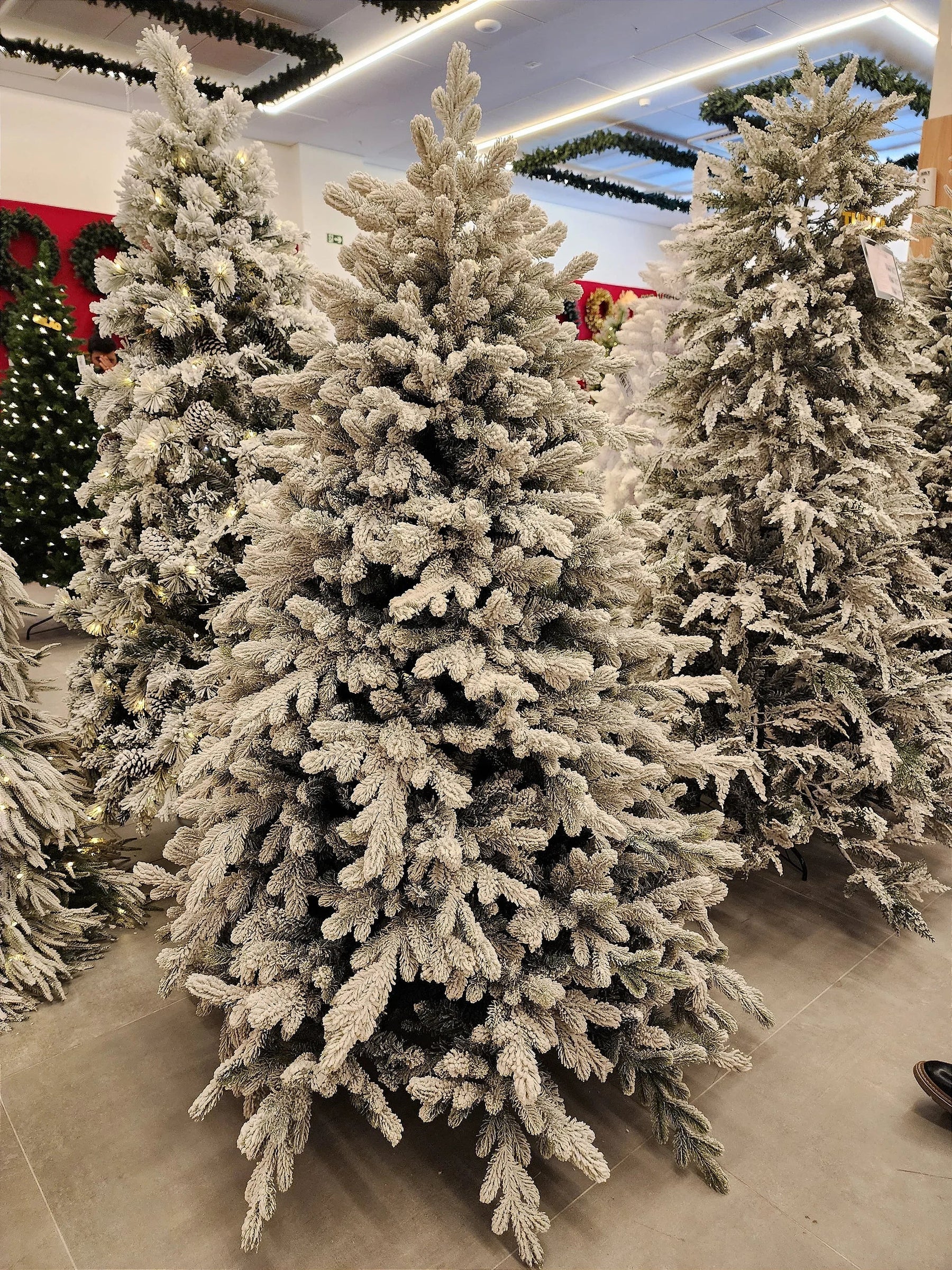 Árvore de Natal Nevada Cancún 2,10m • 1524 Galhos