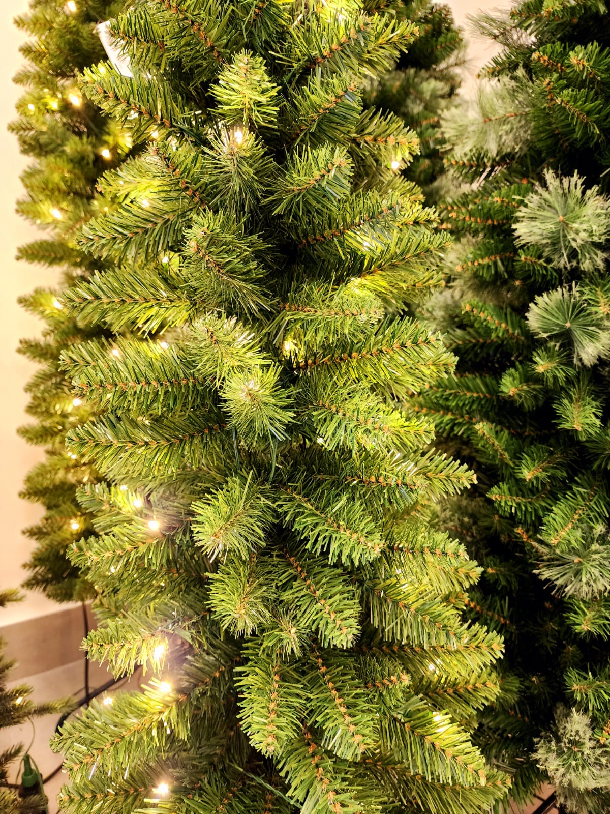 Árvore de Natal Slim Barcelona 1,80m 260 Galhos 100 LEDs Warm